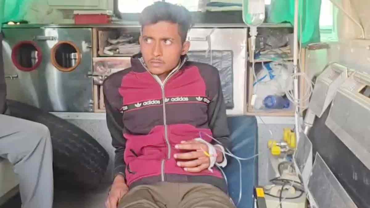 बागपत: सांप के काटते ही युवक की चली गई आवाज, डॉक्टर भी हैरान