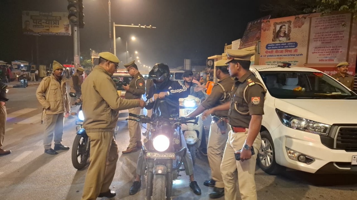 Delhi Blast के बाद अयोध्या, मथुरा, काशी, मेरठ सहित पूरे यूपी में अलर्ट...  योगी के आदेश के बाद ग्राउंड जीरो पर उतरे अधिकारी