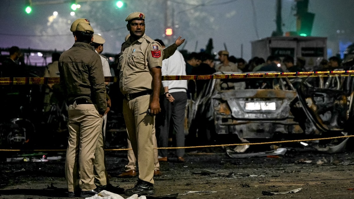 ऐसे जुड़ रहीं दिल्ली ब्लास्ट की कड़ियां... कश्मीर में सुराग, फरीदाबाद में छापा, लखनऊ में गिरफ्तारी, दिल्ली में धमाका