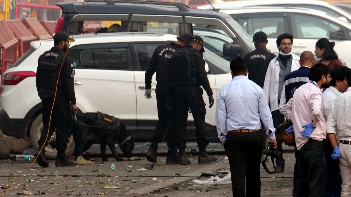 Delhi Blast: 8 मौतें, 20 घायल... दिल्ली धमाके से जुड़े 100 CCTV फुटेज खंगाल रहीं एजेंसियां, ये है पूरी टाइमलाइन