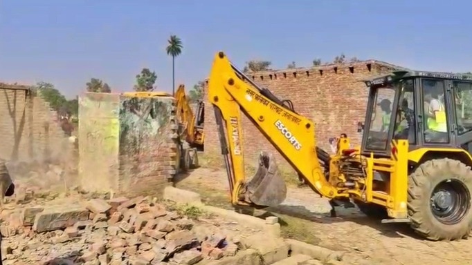 Bulldozer action in Shahjahanpur (Photo- ITG)