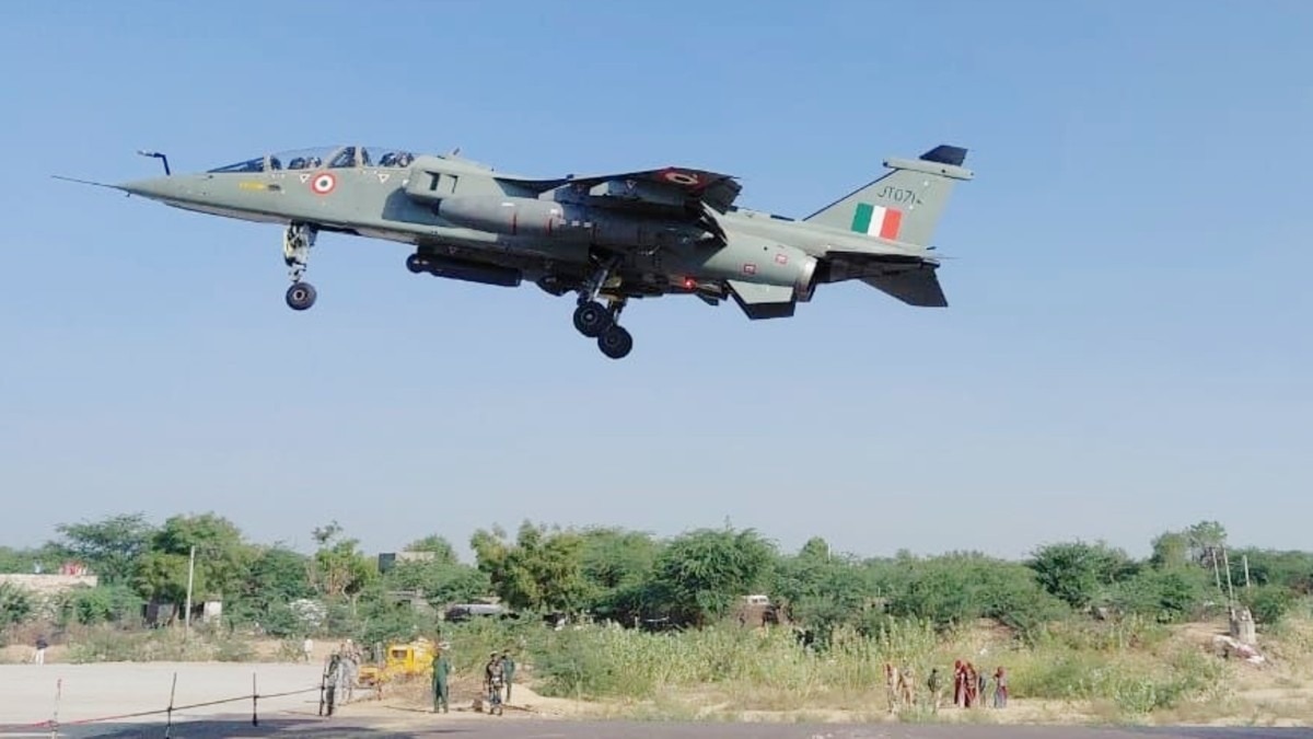 बाड़मेर-जालौर की सीमा पर 'महा गजराज' युद्धाभ्यास.(Photo:Screengrab)