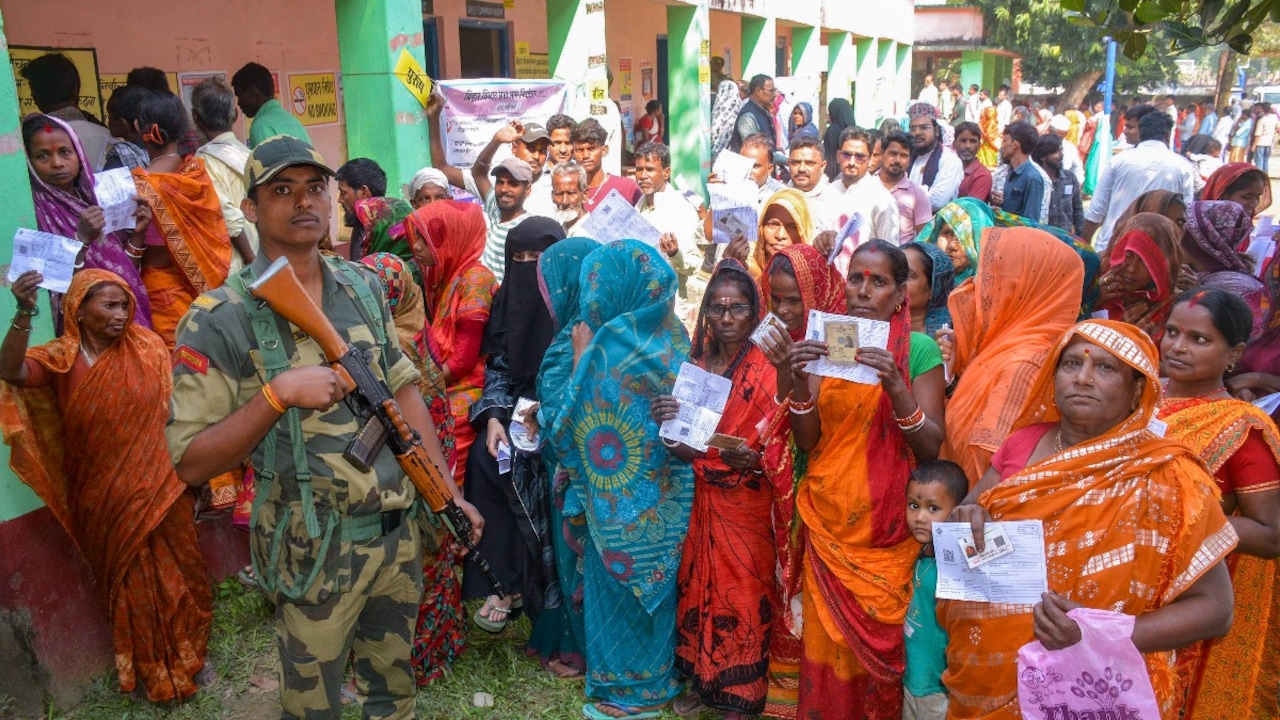 Bihar Election 2025: शांतिपूर्ण मतदान और रिकॉर्ड तोड़ रुझान Bihar Election 2025: शांतिपूर्ण मतदान और रिकॉर्ड तोड़ रुझान