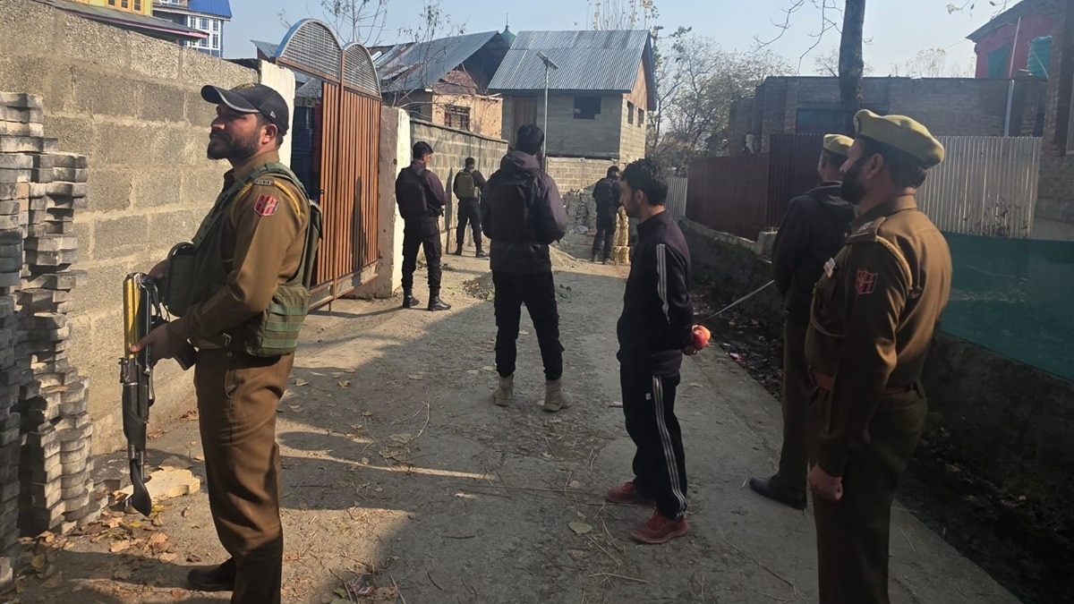 दिल्ली विस्फोट को लेकर कश्मीर में एक्शन तेज, जमात-ए-इस्लामी के ठिकानों पर ताबड़तोड़ रेड