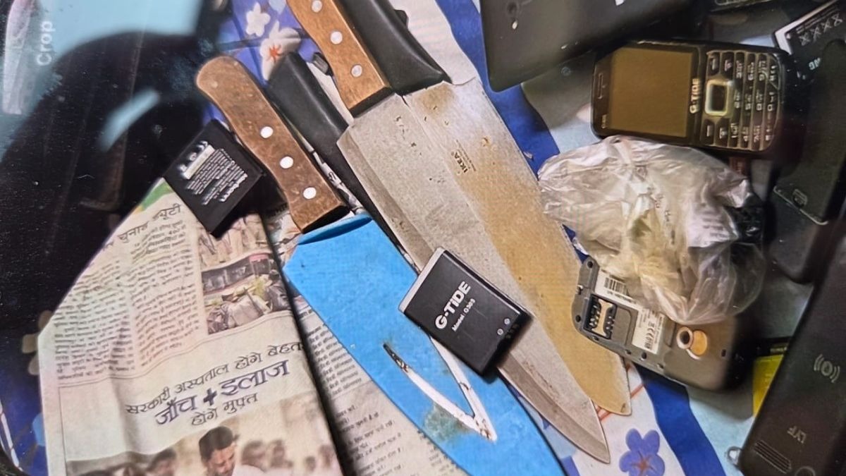 दिल्ली ब्लास्ट: परवेज अंसारी के घर से 6 की-पैड मोबाइल और इंटरनेशनल सिम बरामद, विदेशी आकाओं से करता था बात