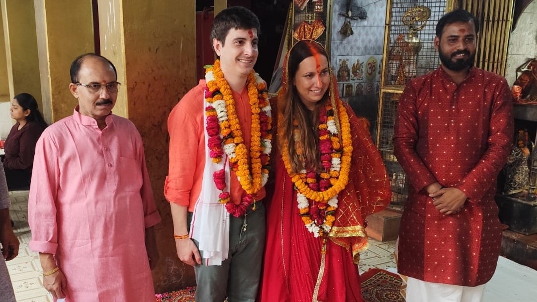 Italian couple got married in Kashi (Photo- ITG)