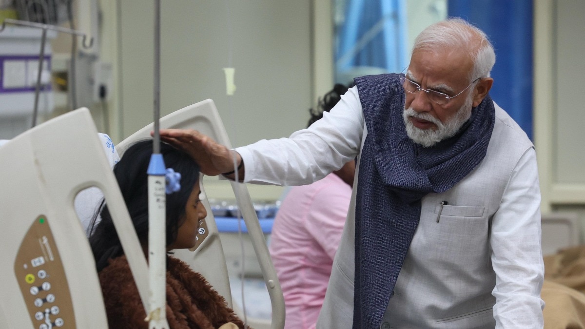 एलएनजेपी हॉस्पिटल पहुंचे पीएम मोदी (File photo: ITG)
