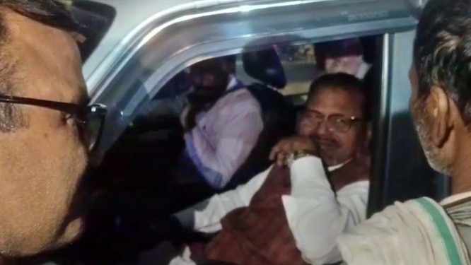 MLA clashed with e-rickshaw driver (Photo- Screengrab)