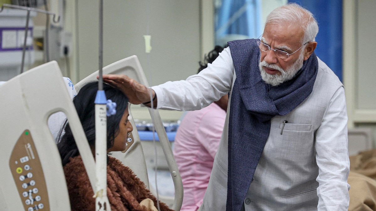 दिल्ली ब्लास्ट को सरकार ने माना आतंकी घटना, मारे गए लोगों को कैबिनेट मीटिंग में दी गई श्रद्धांजलि