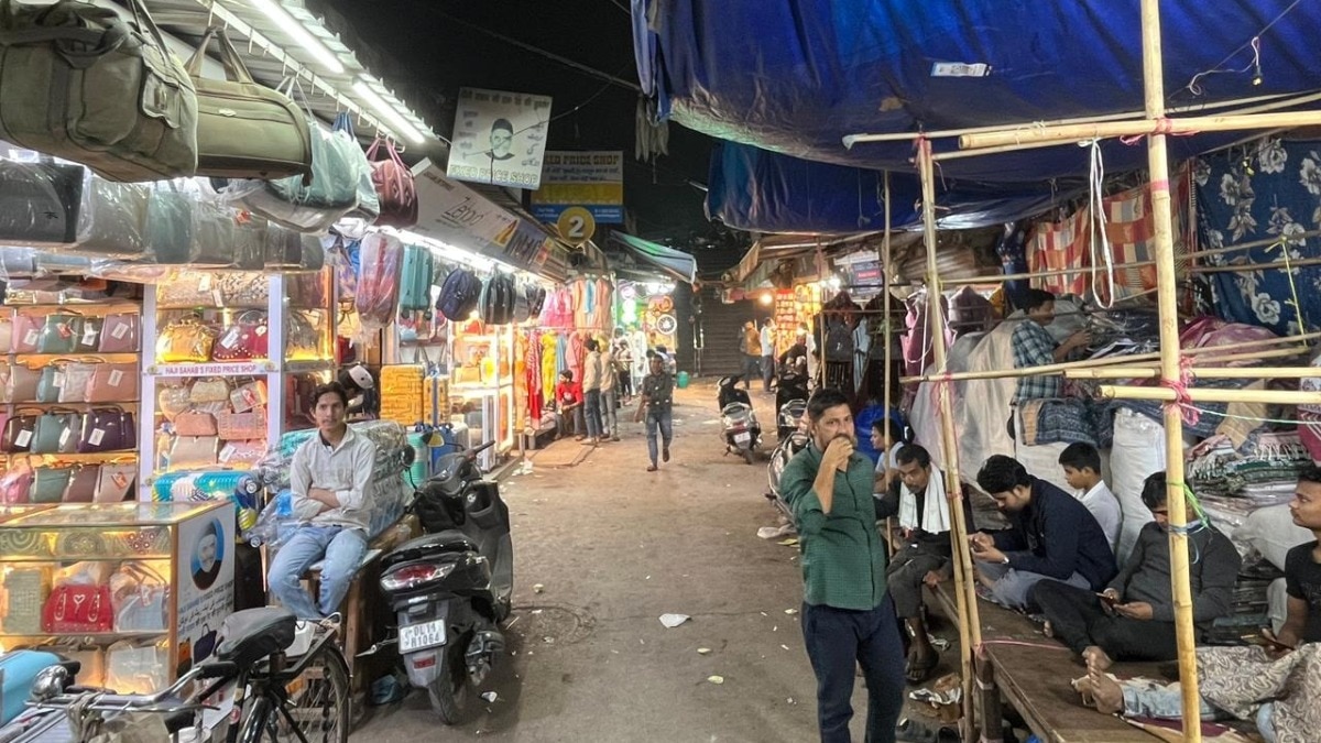 दिल्ली ब्लास्ट के बाद लाल क़िला के आस-पास दहशत का माहौल