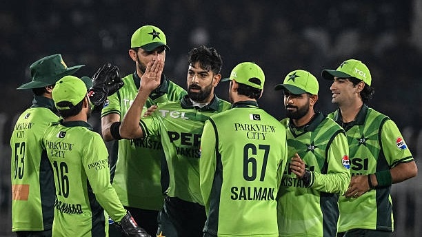 Pakistan's Haris Rauf (C) celebrates with teammates