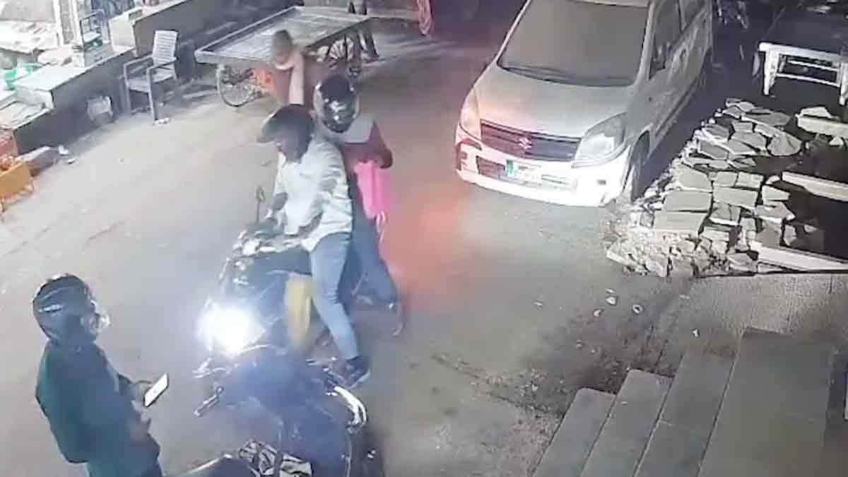 Two students became thieves after getting into debt from playing online games