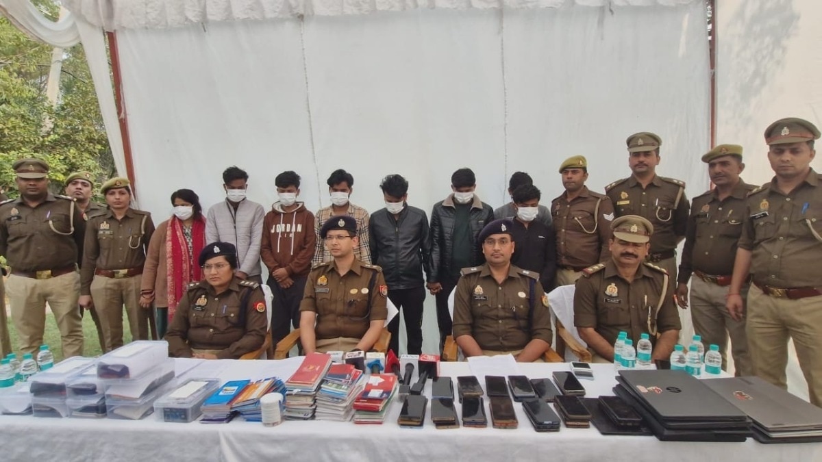 पुलिस गिरफ्त में आरोपी ठग. (Photo: ARUN TYAGI/ITG)