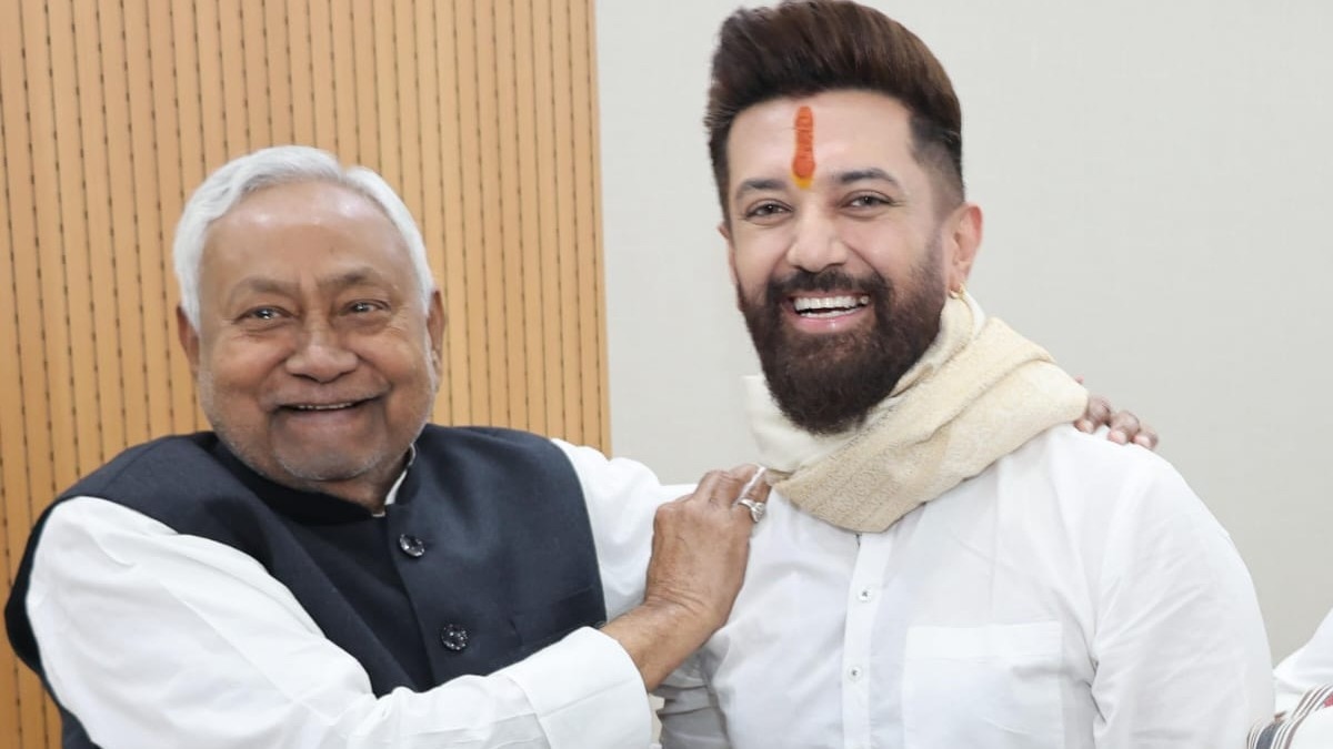 जीत से गदगद दिखे नीतीश-चिराग (Photo: X/@iChiragPaswan)