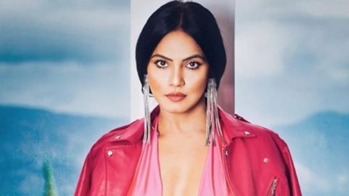 नीतू चंद्रा को राजनीतिक बातें करना पड़ा भारी, चुनाव आयोग ने एक्ट्रेस को स्वीप आइकॉन पद से हटाया