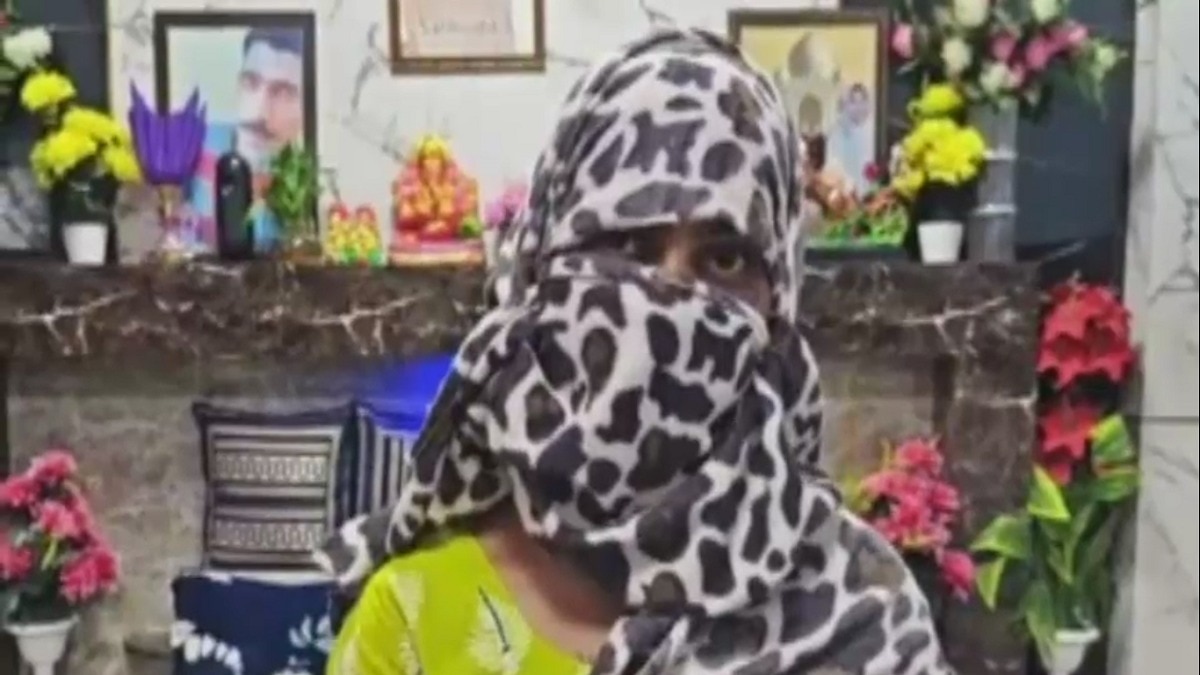 पति ने पूरे घर में CCTV कैमरा लगवा रखा है. (Photo: Screengrab)