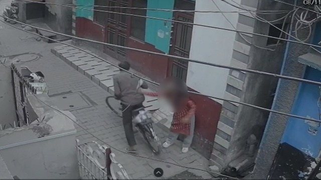 CCTV footage girl molested in Moradabad (Photo- Screengrab)