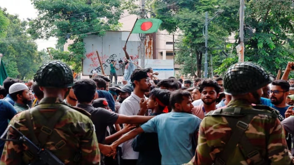 शेख हसीना को इधर सुनाई गई सजा-ए-मौत, उधर ढाका की सड़कों पर शुरू हो गया बवाल, बिगड़ सकते हैं हालात
