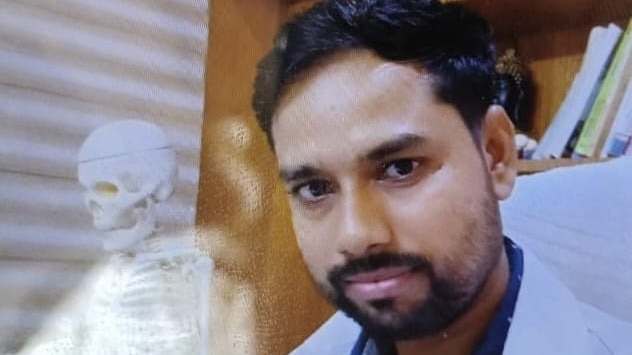 डॉक्टर पर लगा छेड़छाड़ का आरोप (Photo:  Akhilesh Kumar/ITG)