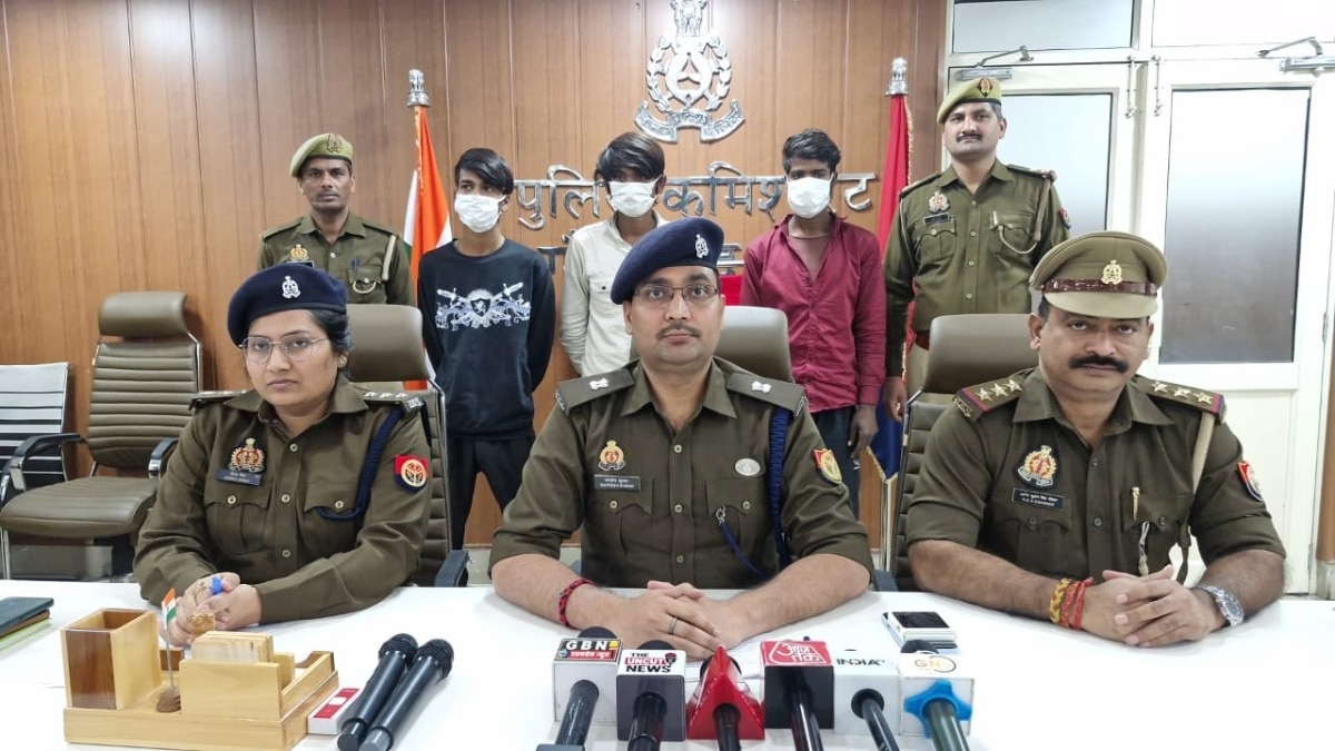 पुलिस गिरफ्त में बाइक चोर. (Photo: Arun Tyagi/ITG)