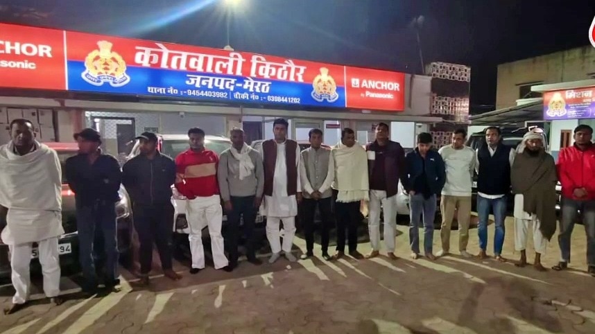 Meerut Police action against rioters (Photo- Screengrab)