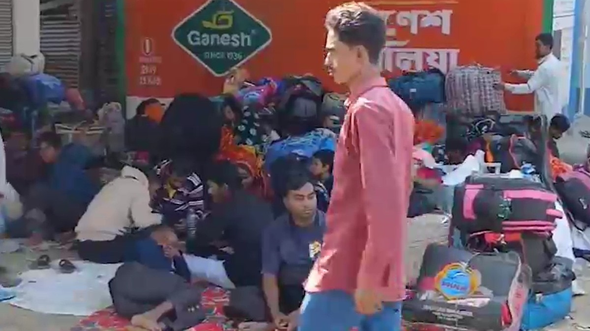 SIR के डर से अपने वतन लौट रहे हैं लोग. (Photo: ITG)