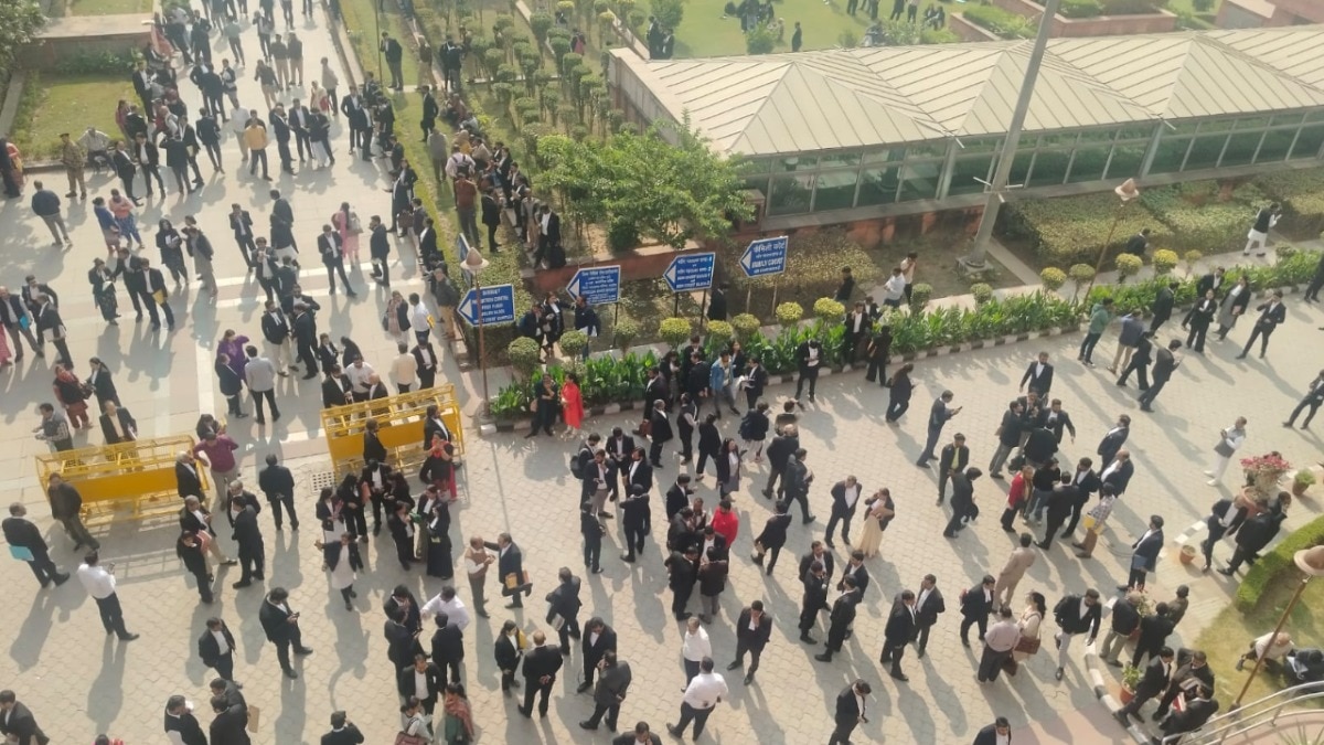 दिल्ली में दो कोर्ट और दो स्कूलों में बम की धमकी मिली. (Photo- ITG)