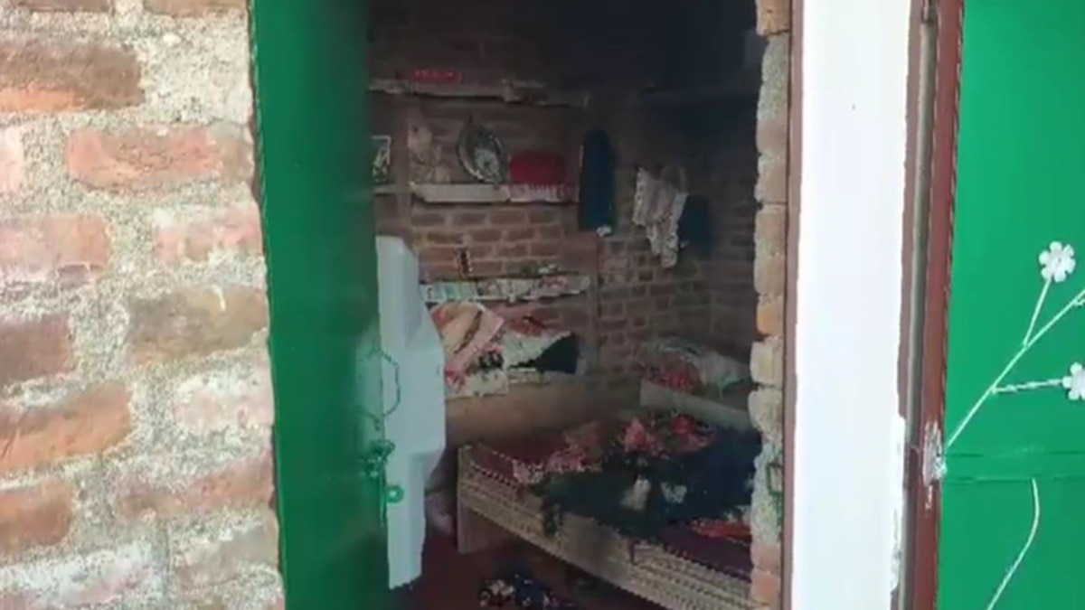 महिला ने 2 बेटियों के साथ खुद को लगाई आग (Photo: Itg)