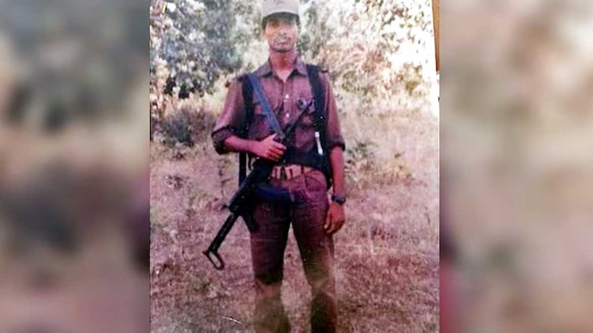 ये है नक्सली माडवी हिडमा जिसके हाथ में आप देख रहे है AK-47 असॉल्ट राइफल. (Photo: ITG)