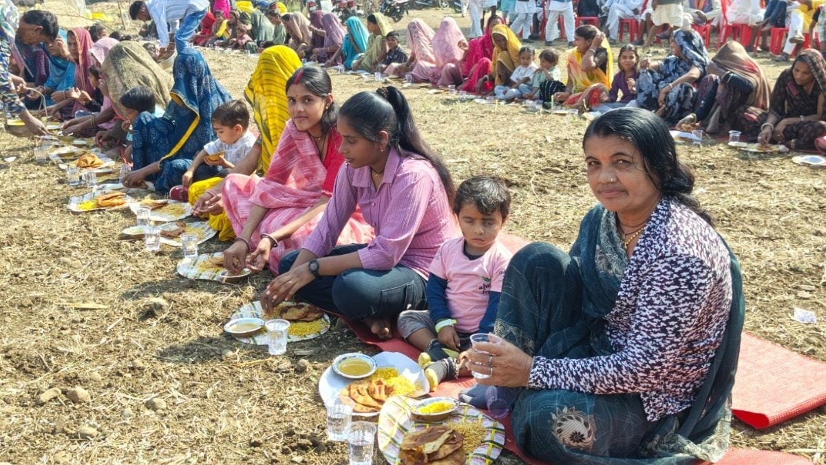 बंदर की मौत के बाद भोज.(Photo:ITG)