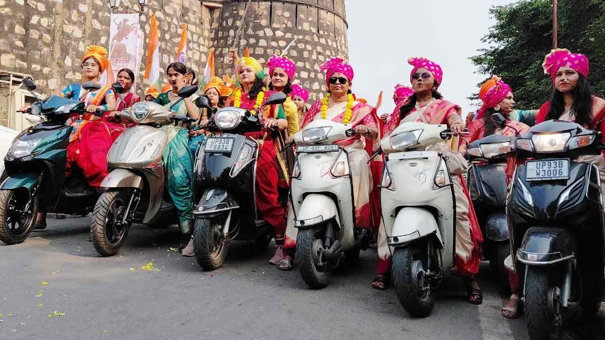 Hundreds of brave women took out a two-wheeler rally to pay tribute to the bravery of Laxmibai