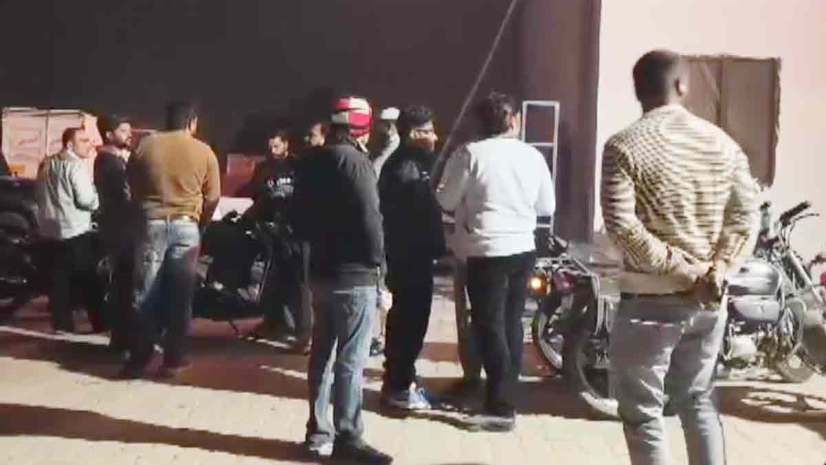  Ruckus in the wedding procession with luxury cars