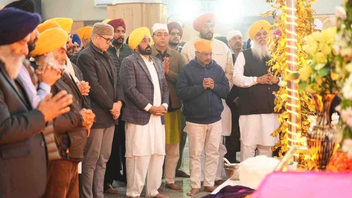 श्री गुरु तेग बहादुर 350वीं शहीदी शताब्दी पर आयोजित नगर कीर्तन में शामिल हुए केजरीवाल (Photo: Twitter)