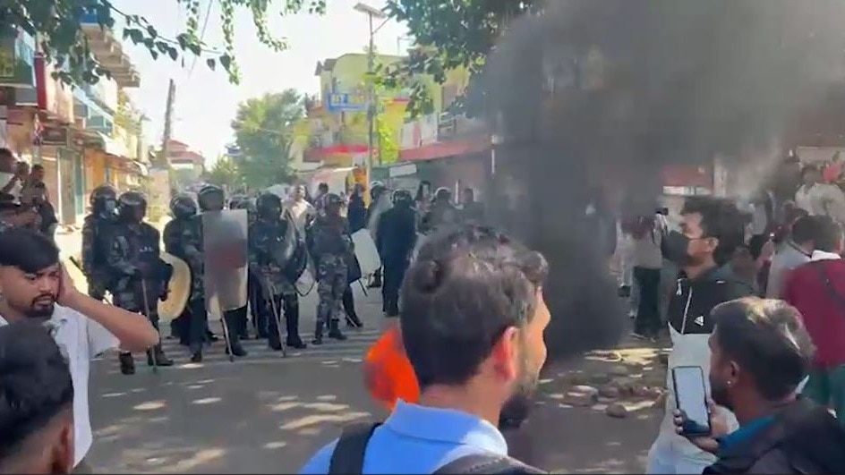 नेपाल में फिर सड़कों पर उतरे युवा (Photo: Screengrab)