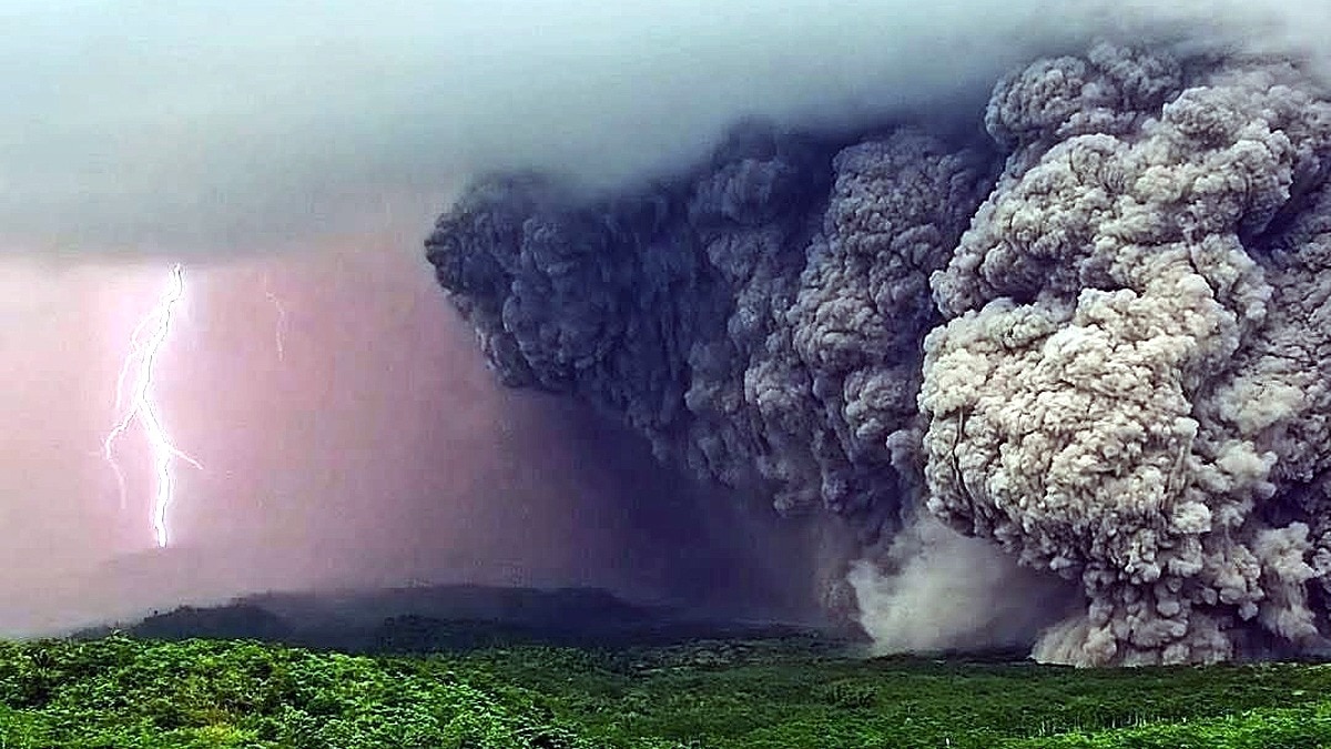 Mount Semeru Indonesia Volcano Eruption