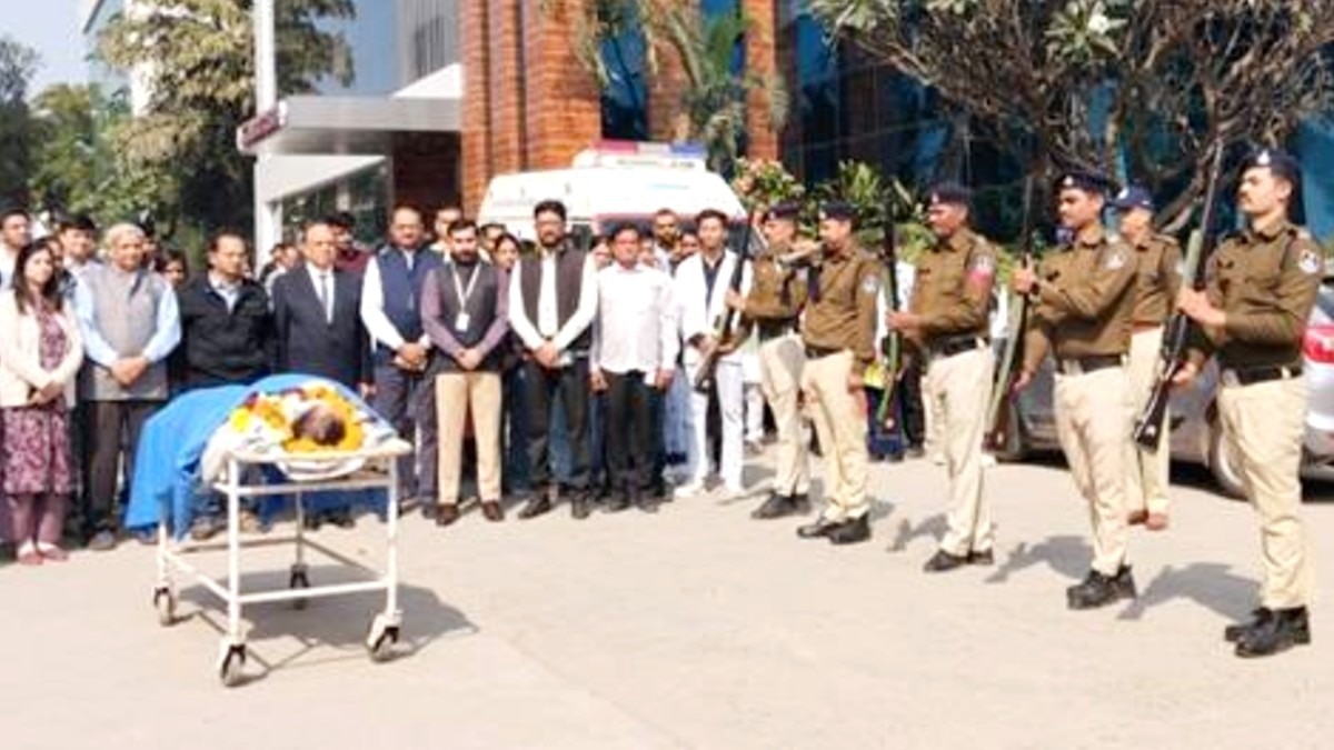 विनिता खांडेकर के देहदान पर राजकीय सम्मान.(Photo:ITG)