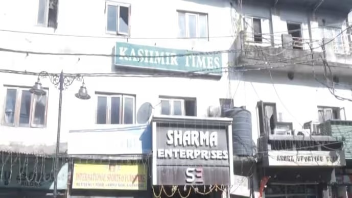 कश्मीक टाइम्स अखबार के दफ्तर पर छापेमारी (Photo: ANI)