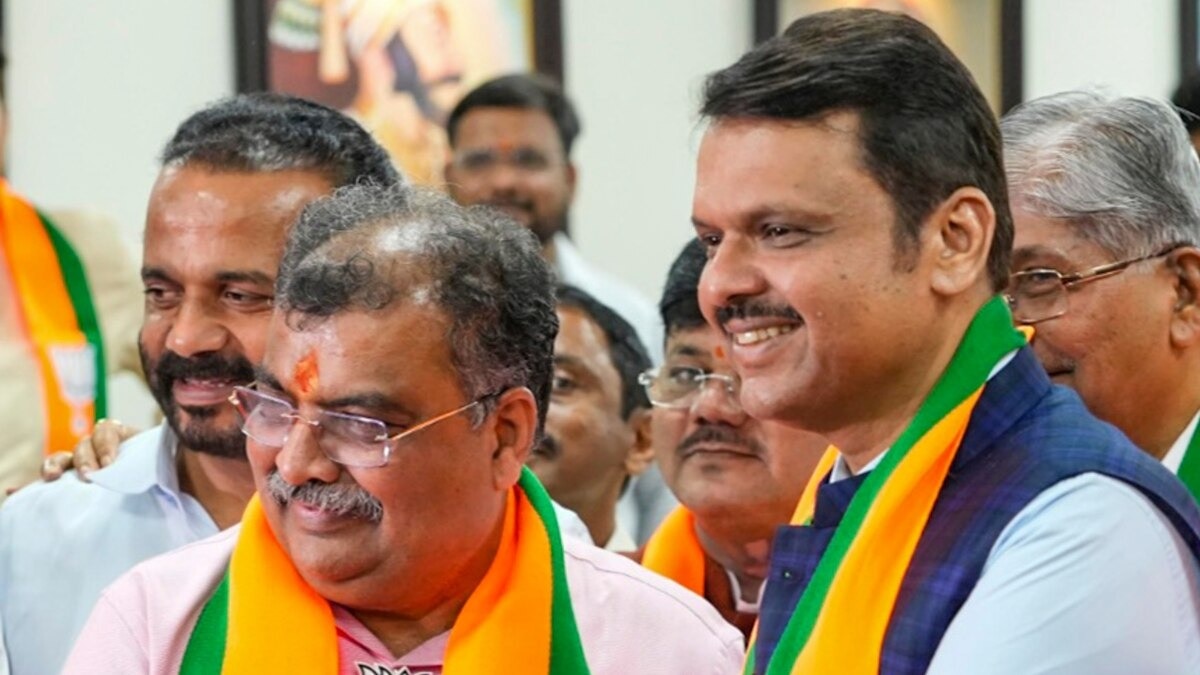 maharashtra bjp president Ravindra Chavan, Devendra Fadnavish
