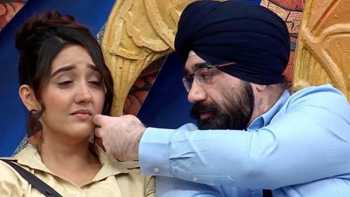 बिग बॉस: बॉडी शेमिंग वाले मुद्दे पर घिरे अशनूर के पिता, अब दी सफाई - AajTak