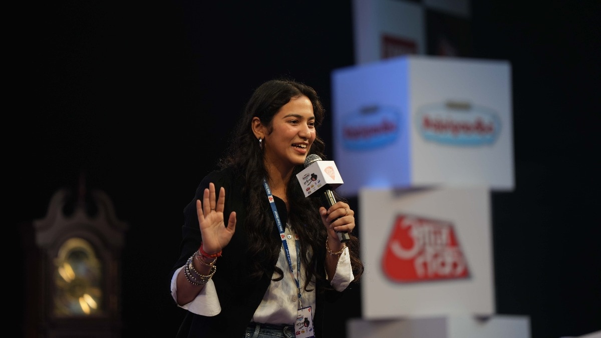 साहित्य आजतक के मंच पर रुचिका लोहिया ने सुनाईं अपनी कविताएं