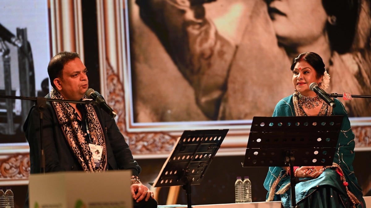 Yatindra Mishra and Malini Awasthi, Sahitya Aajtak 2025(Photo Credits: Chandradeep Kumar)