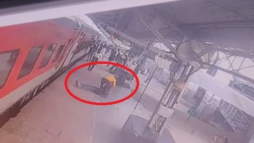  यात्री ने बताया कि पहले कभी ऐसी दिक्कत नहीं हुई थी.(Photo: Screengrab)