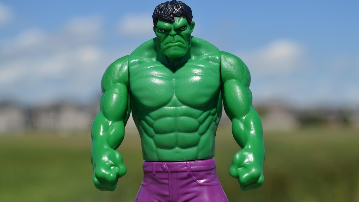 Hulk बनने के चक्कर में शख्स ने लगा लिया ऐसा पेंट... नहीं छूटा रंग, पूरी बॉडी हो गई ग्रीन