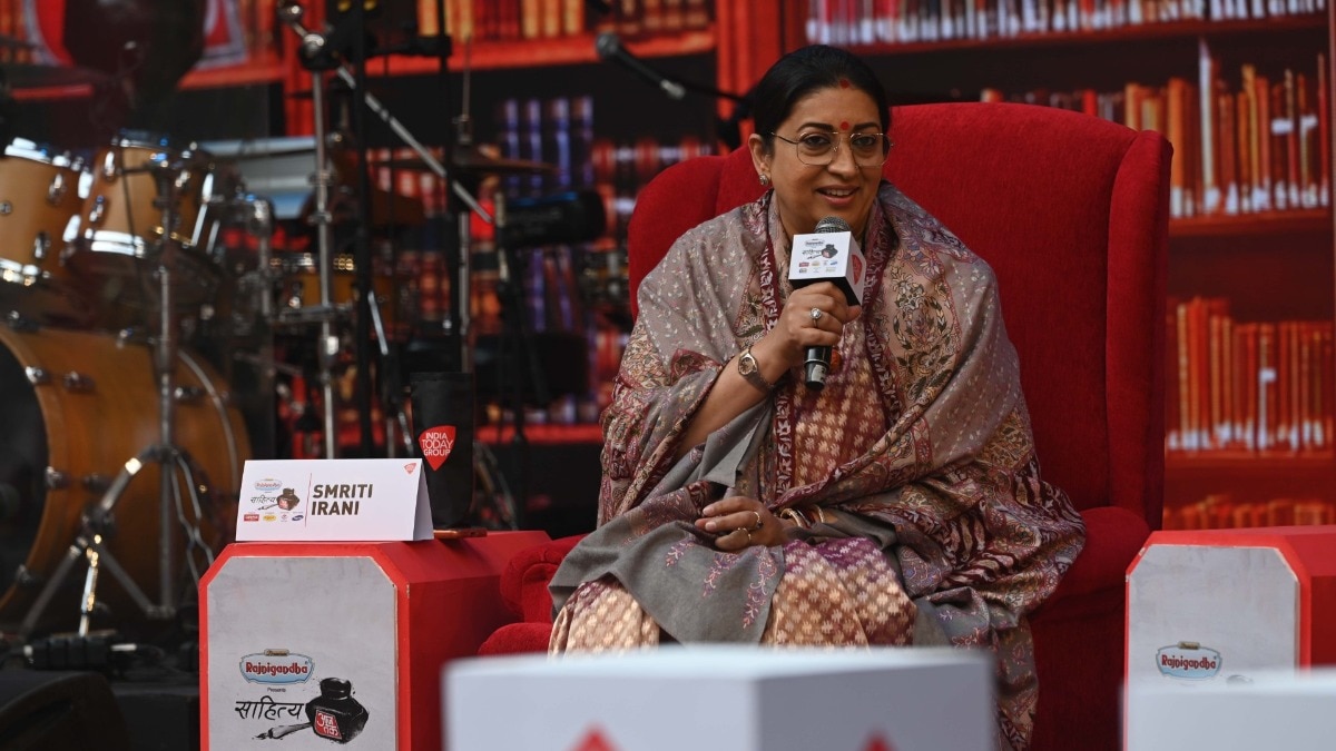 स्मृति ईरानी ने बताया कहां मिलते हैं बेस्ट स्ट्रीट फूड  (Photo:Chandradeep Kumar)