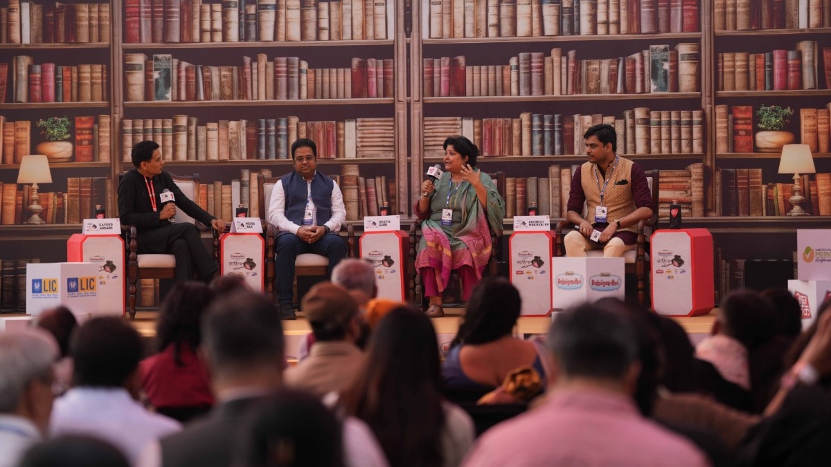 स्त्री विमर्श, लोककथाओं, विज्ञान के संगम पर हुई चर्चा (Photo:Amarjeet Kumar Singh)
