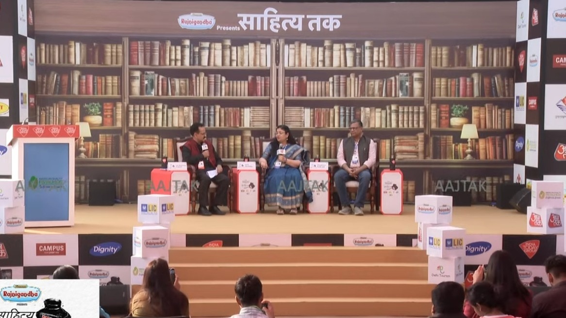 साहित्य आजतक में प्रभात रंजन और जुवी शर्मा 