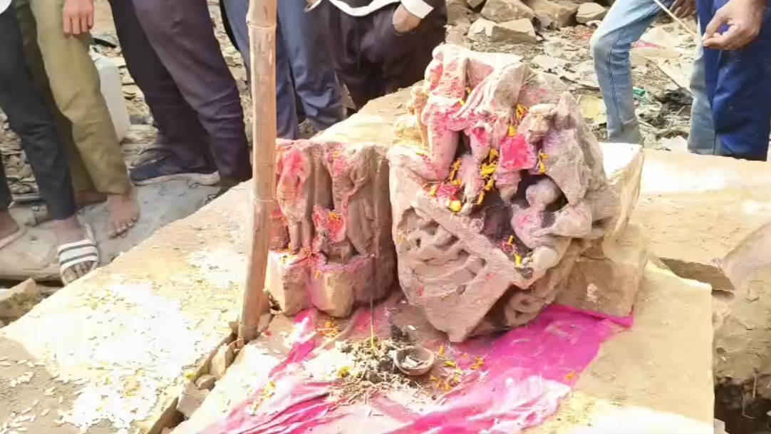 प्रशासन ने रोकवाया निर्माण.(Photo: Himanshu Purohit/ITG)