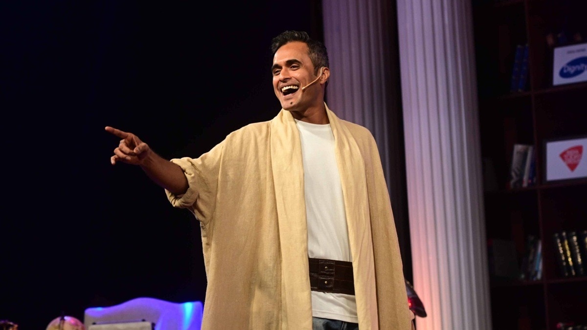 लक्ष्य एक फेमस आर्टिस्ट और स्टोरी आर्क्योलॉजिस्ट हैं, जिनका रूमानियत अंदाज में कहानियां सुनाना लोगों को बहुत पसंद आता है. (Photo: ITG)