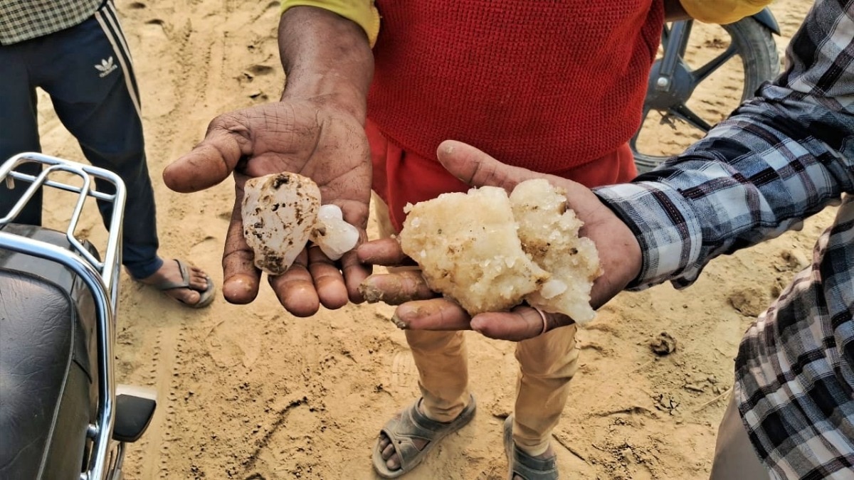 Workers present at spot showing pieces of ice (Photo- ITG)