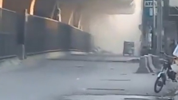 पाकिस्तान के पेशावर में FC मुख्यालय पर दो सुसाइड ब्लास्ट, हमलावरों ने जमकर फायरिंग भी की